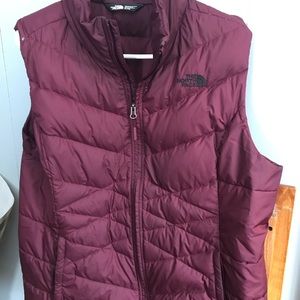 North face maroon xl vest